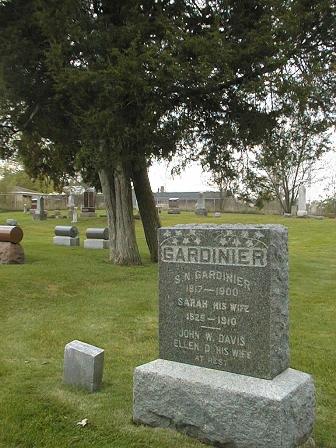 Volo Cemetery Grave